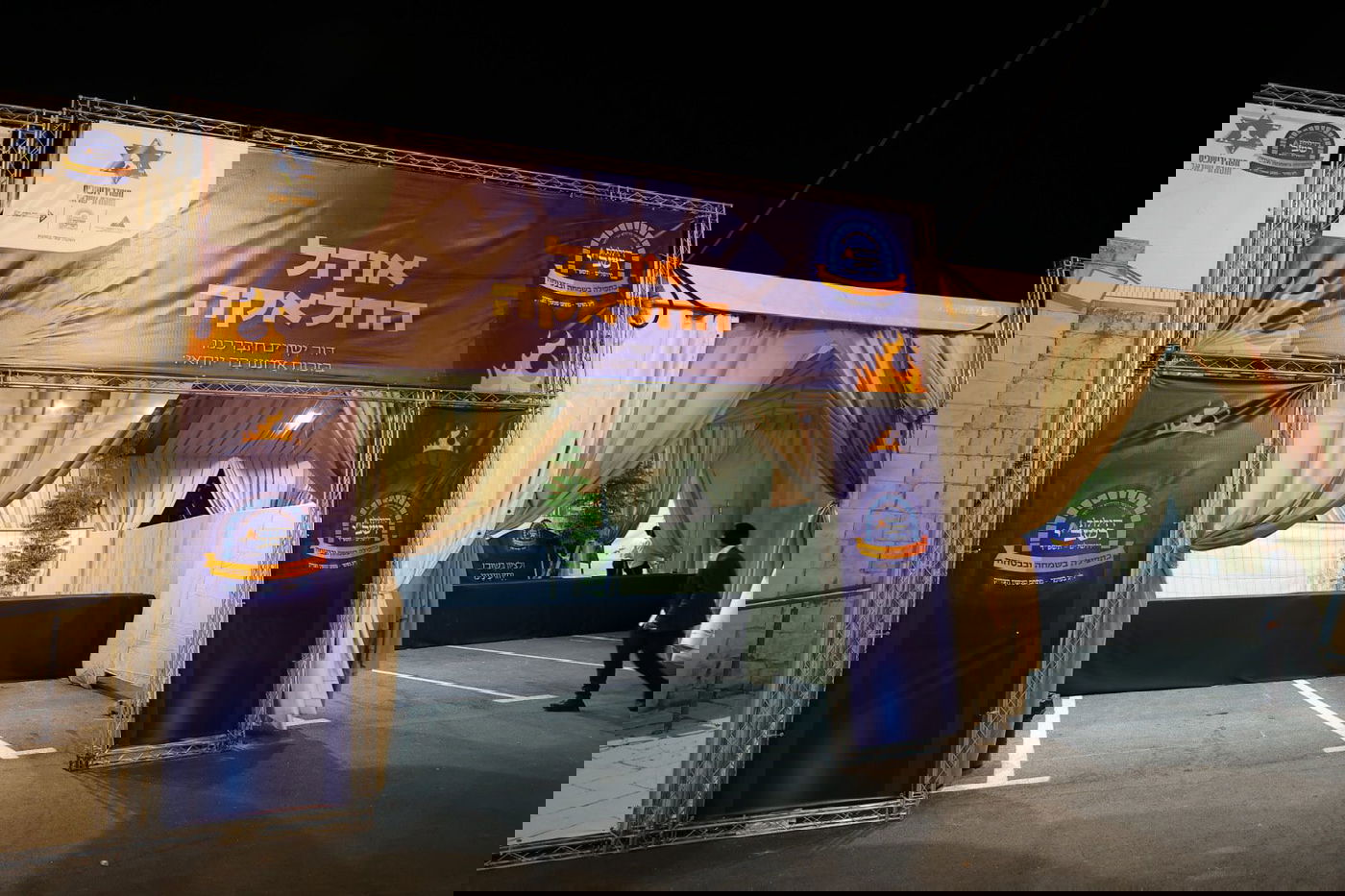 אווירת מירון בירושלים: 'חצר ההילולא' של משרד ירושלים ומסורת ישראל בסמוך לציון שמעון הצדיק בירושלים