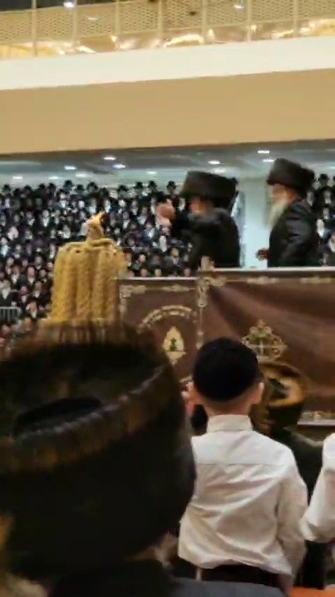 מעמד ההדלקה בויז'ניץ 