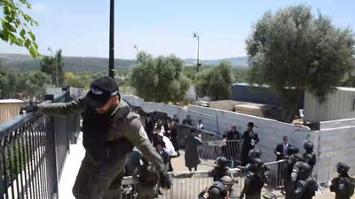 למעלה מ-500 איש הורחקו ממירון; עימותים במתחם הציון