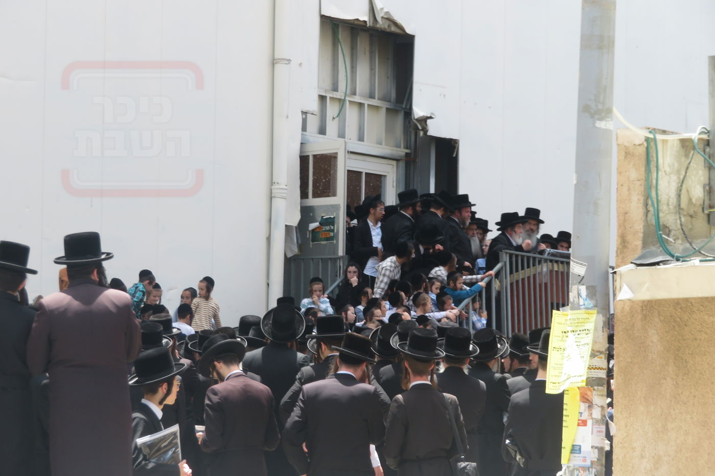 ל"ג בעומר אצל האדמו"ר מויזני'ץ