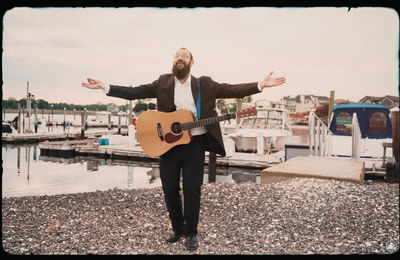 משה אוסלנדר מתחבר לרבי שמעון בסינגל חדש: "תמכתי"