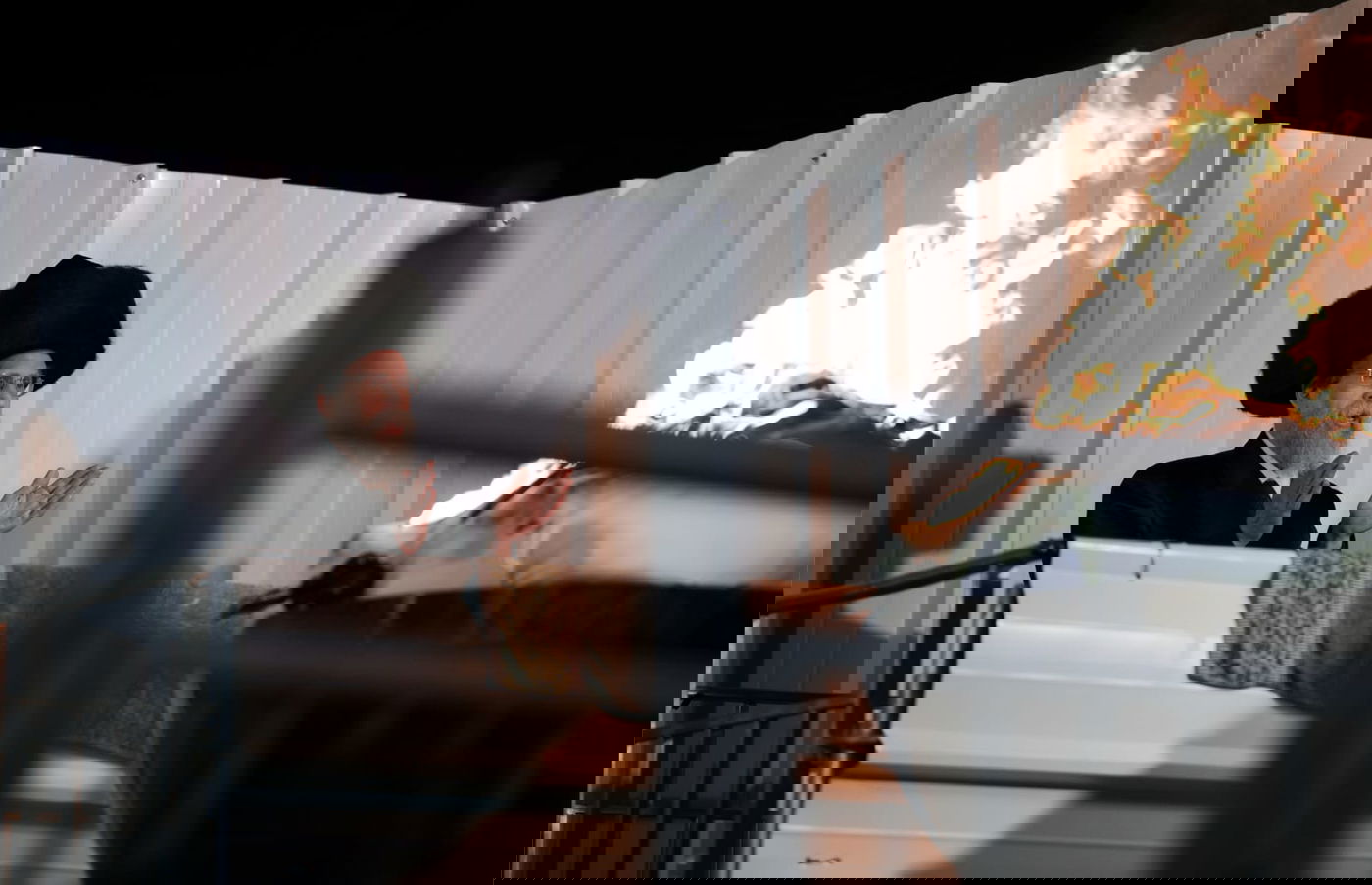 הדלקת האדמו"ר מבאיאן על גג ציון רשב"י במירון