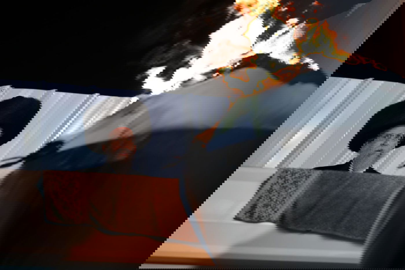 הדלקת האדמו"ר מבאיאן על גג ציון רשב"י במירון