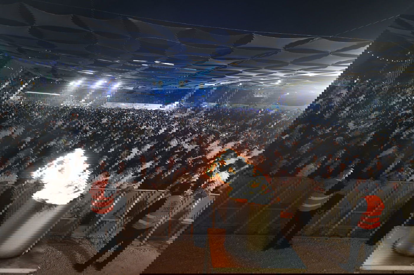 בהילולא דבר יוחאי: המוני עמך בית ישראל בשמחת רשב"י ב'חצר ההילולא' בסמוך לציון שמעון הצדיק בירושלים