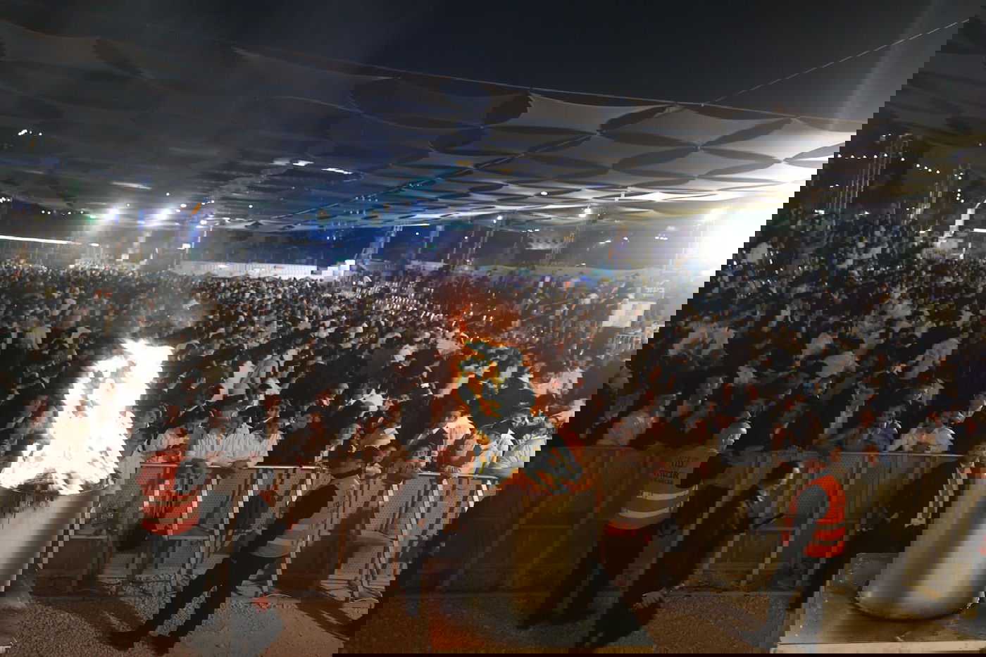 בהילולא דבר יוחאי: המוני עמך בית ישראל בשמחת רשב"י ב'חצר ההילולא' בסמוך לציון שמעון הצדיק בירושלים