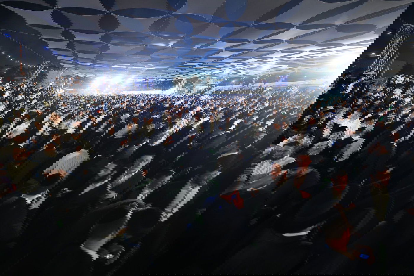 בהילולא דבר יוחאי: המוני עמך בית ישראל בשמחת רשב"י ב'חצר ההילולא' בסמוך לציון שמעון הצדיק בירושלים