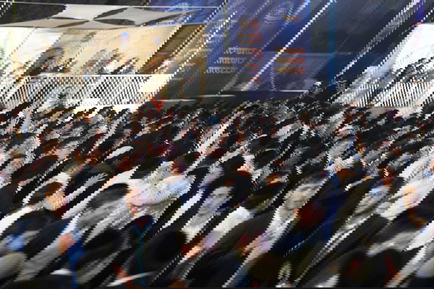 בהילולא דבר יוחאי: המוני עמך בית ישראל בשמחת רשב"י ב'חצר ההילולא' בסמוך לציון שמעון הצדיק בירושלים