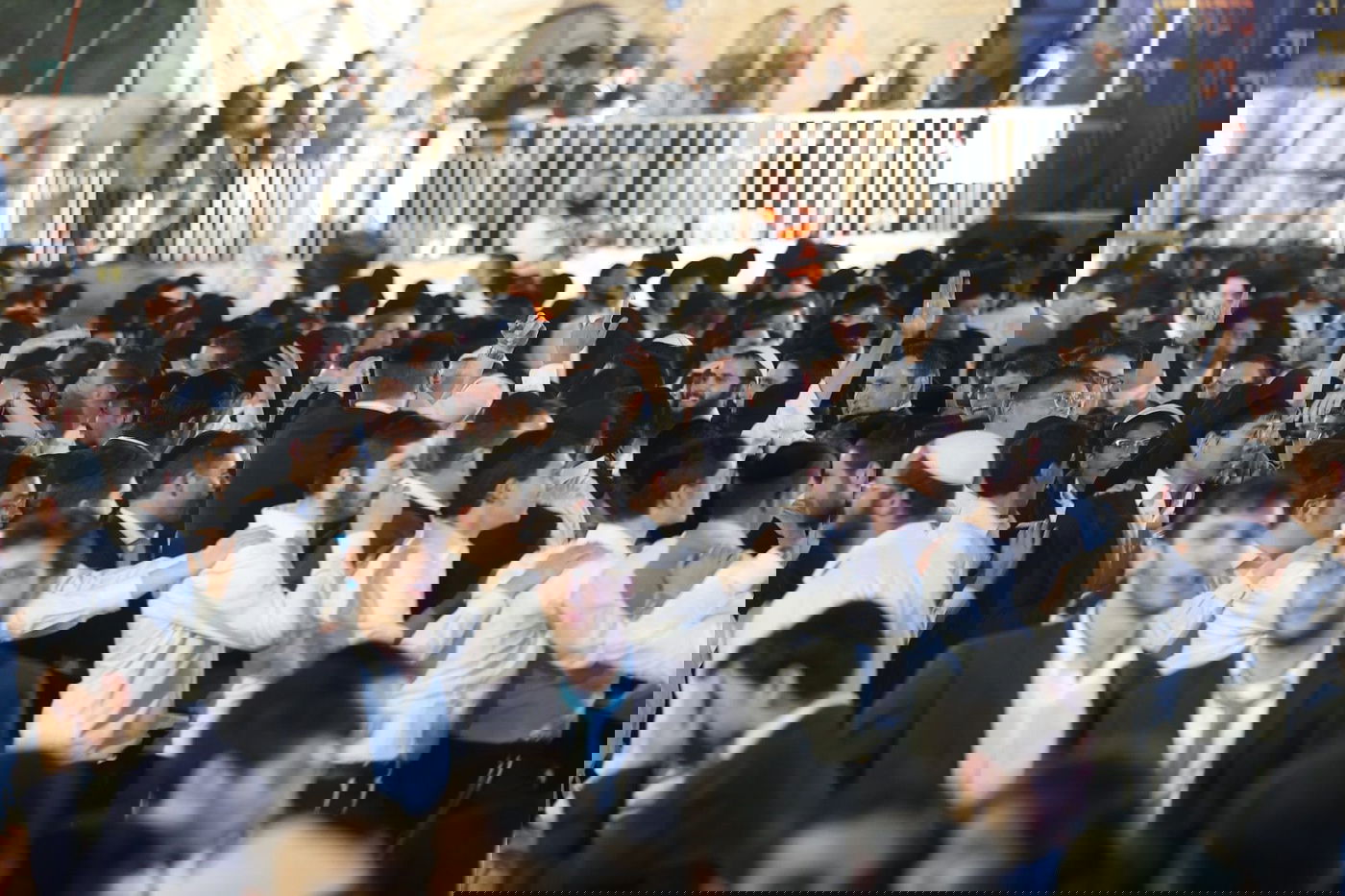 בהילולא דבר יוחאי: המוני עמך בית ישראל בשמחת רשב"י ב'חצר ההילולא' בסמוך לציון שמעון הצדיק בירושלים