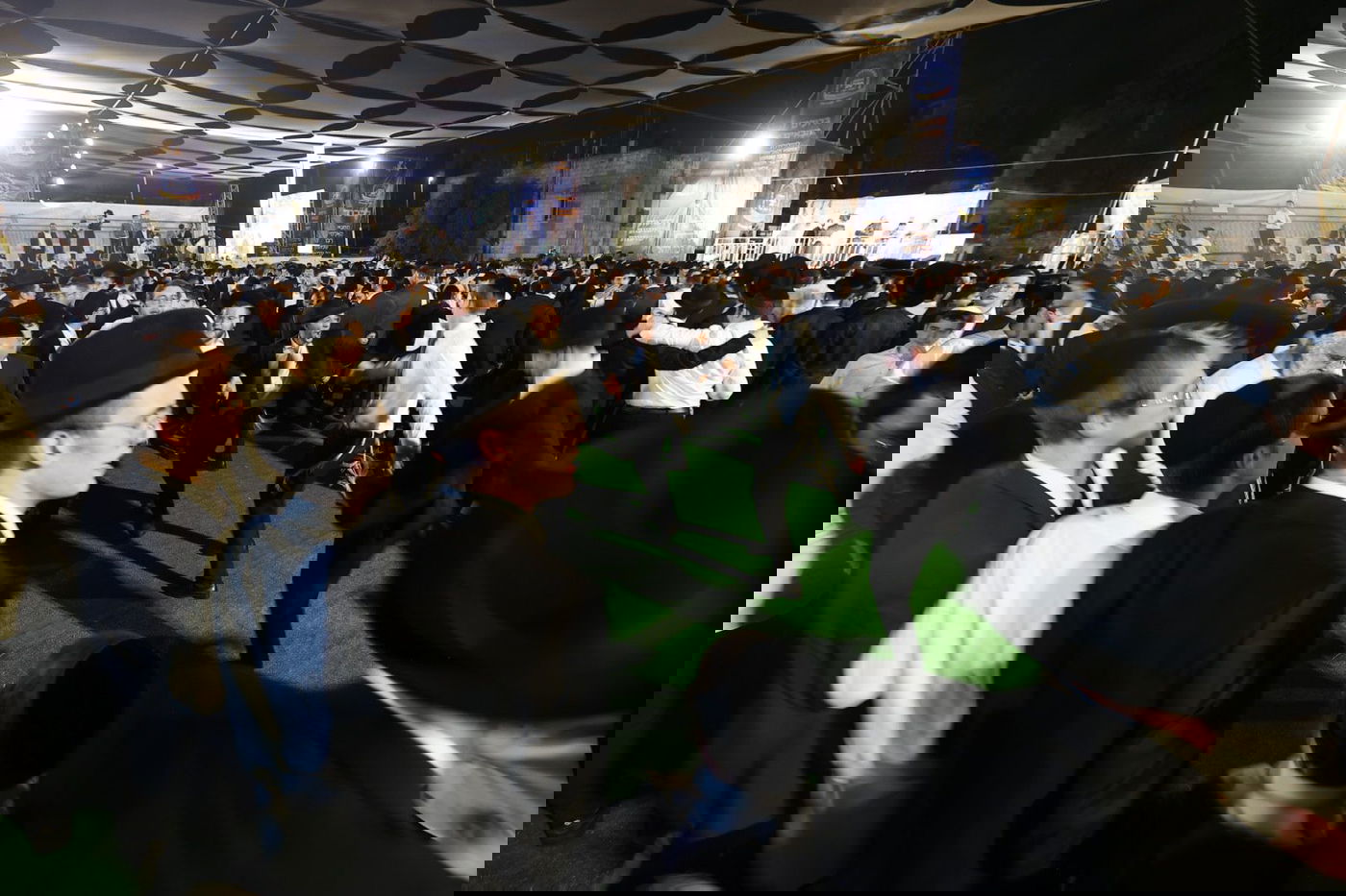 בהילולא דבר יוחאי: המוני עמך בית ישראל בשמחת רשב"י ב'חצר ההילולא' בסמוך לציון שמעון הצדיק בירושלים