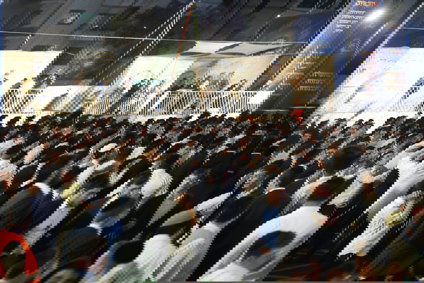 בהילולא דבר יוחאי: המוני עמך בית ישראל בשמחת רשב"י ב'חצר ההילולא' בסמוך לציון שמעון הצדיק בירושלים