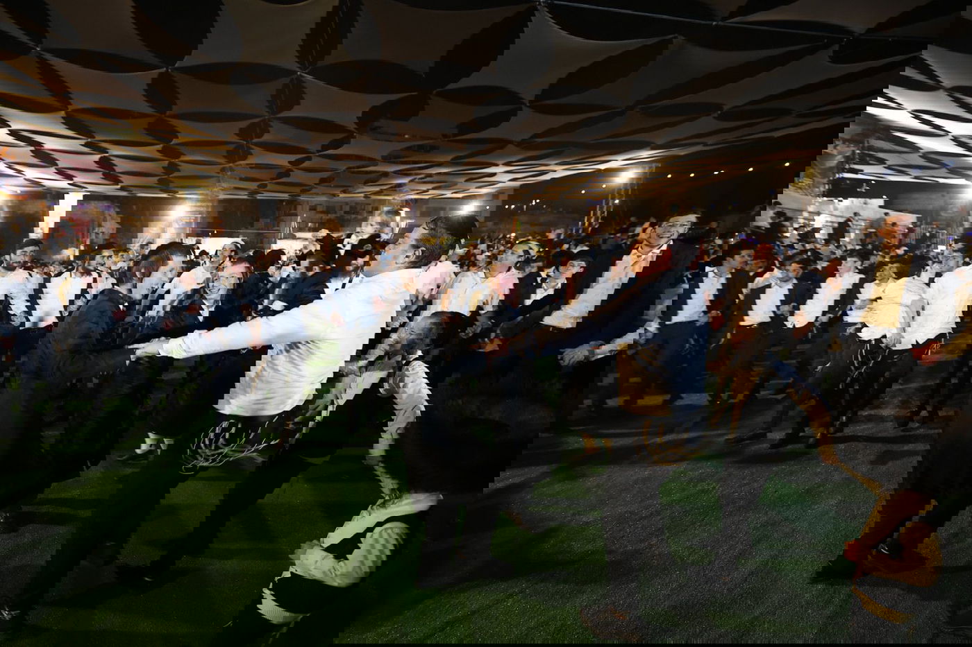 בהילולא דבר יוחאי: המוני עמך בית ישראל בשמחת רשב"י ב'חצר ההילולא' בסמוך לציון שמעון הצדיק בירושלים