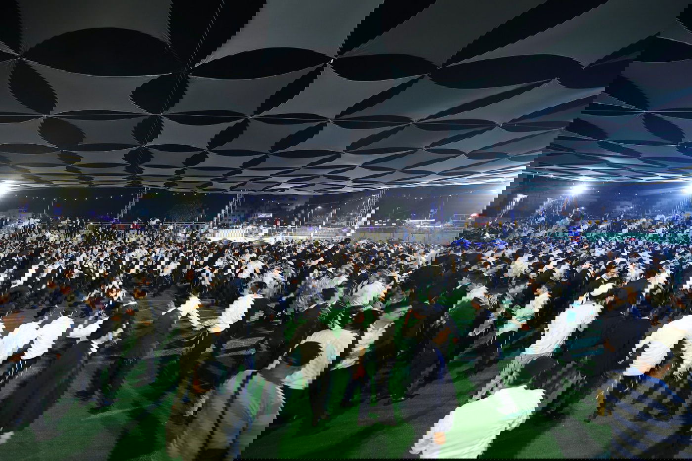 בהילולא דבר יוחאי: המוני עמך בית ישראל בשמחת רשב"י ב'חצר ההילולא' בסמוך לציון שמעון הצדיק בירושלים