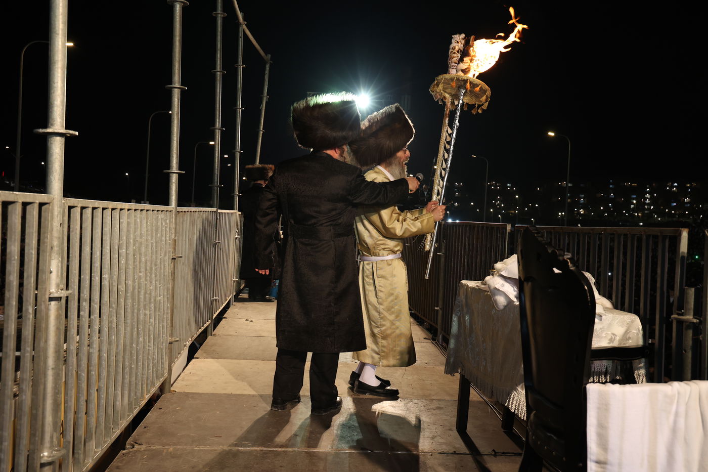 הרה"צ רבי אלימלך בידרמן בהדלקה