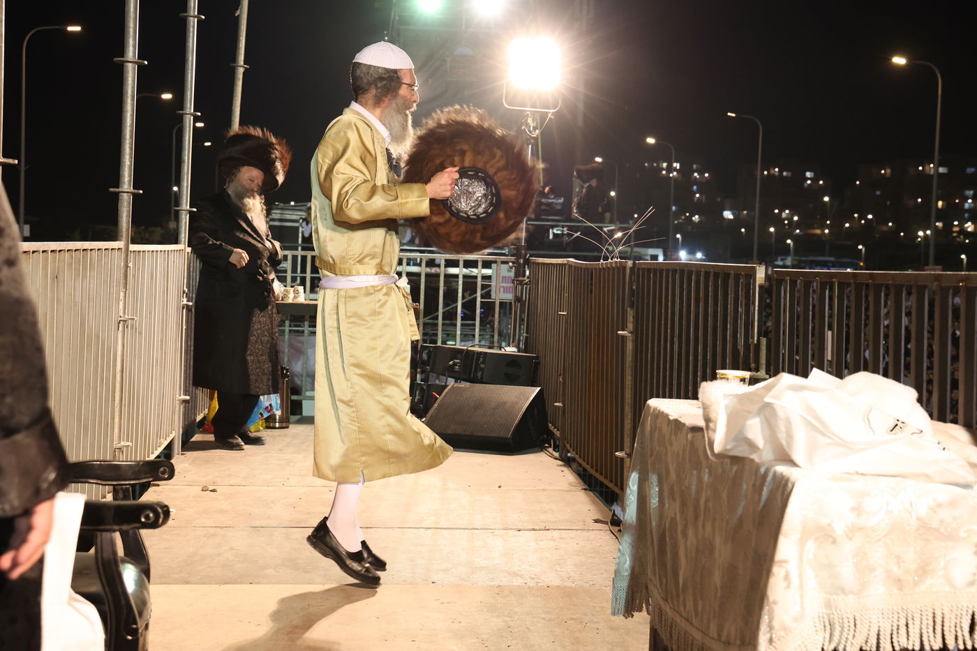 הרה"צ רבי אלימלך בידרמן בהדלקה