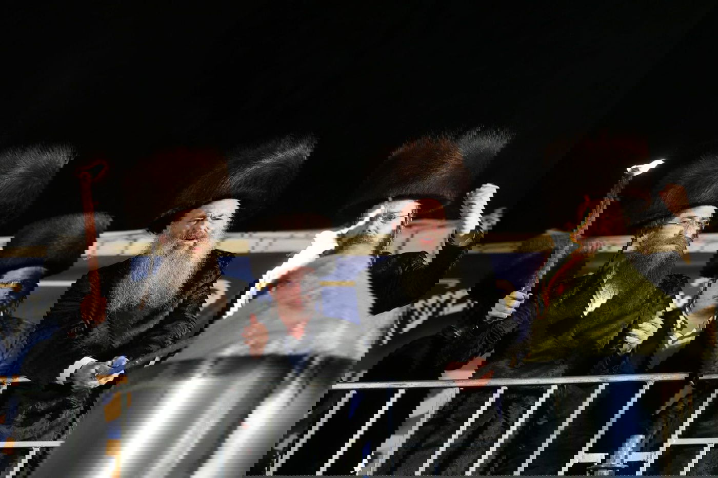 רבבות חוגגים ב'חצר ההילולא' בשמעון הצדיק