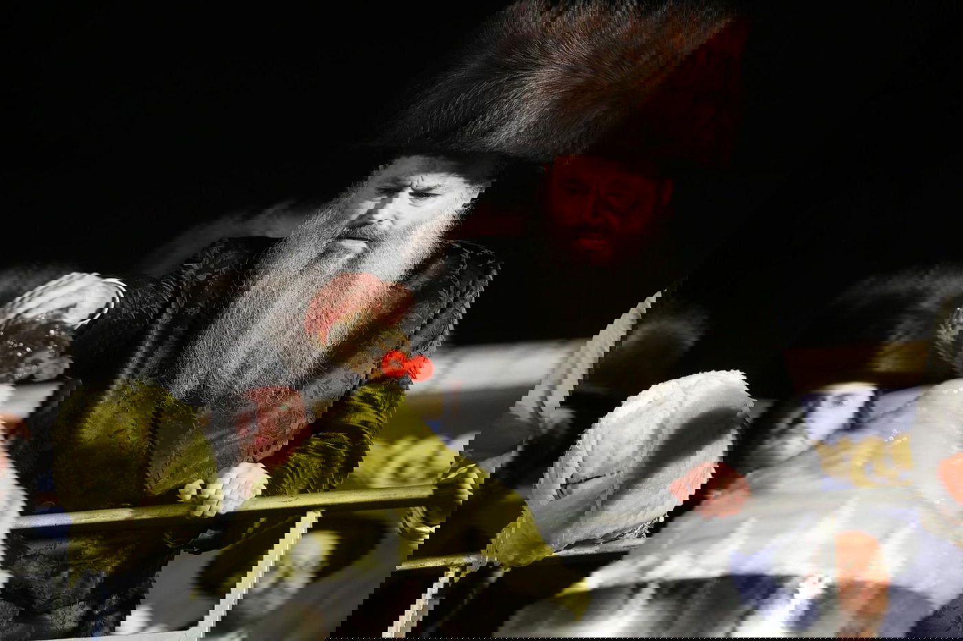 רבבות חוגגים ב'חצר ההילולא' בשמעון הצדיק