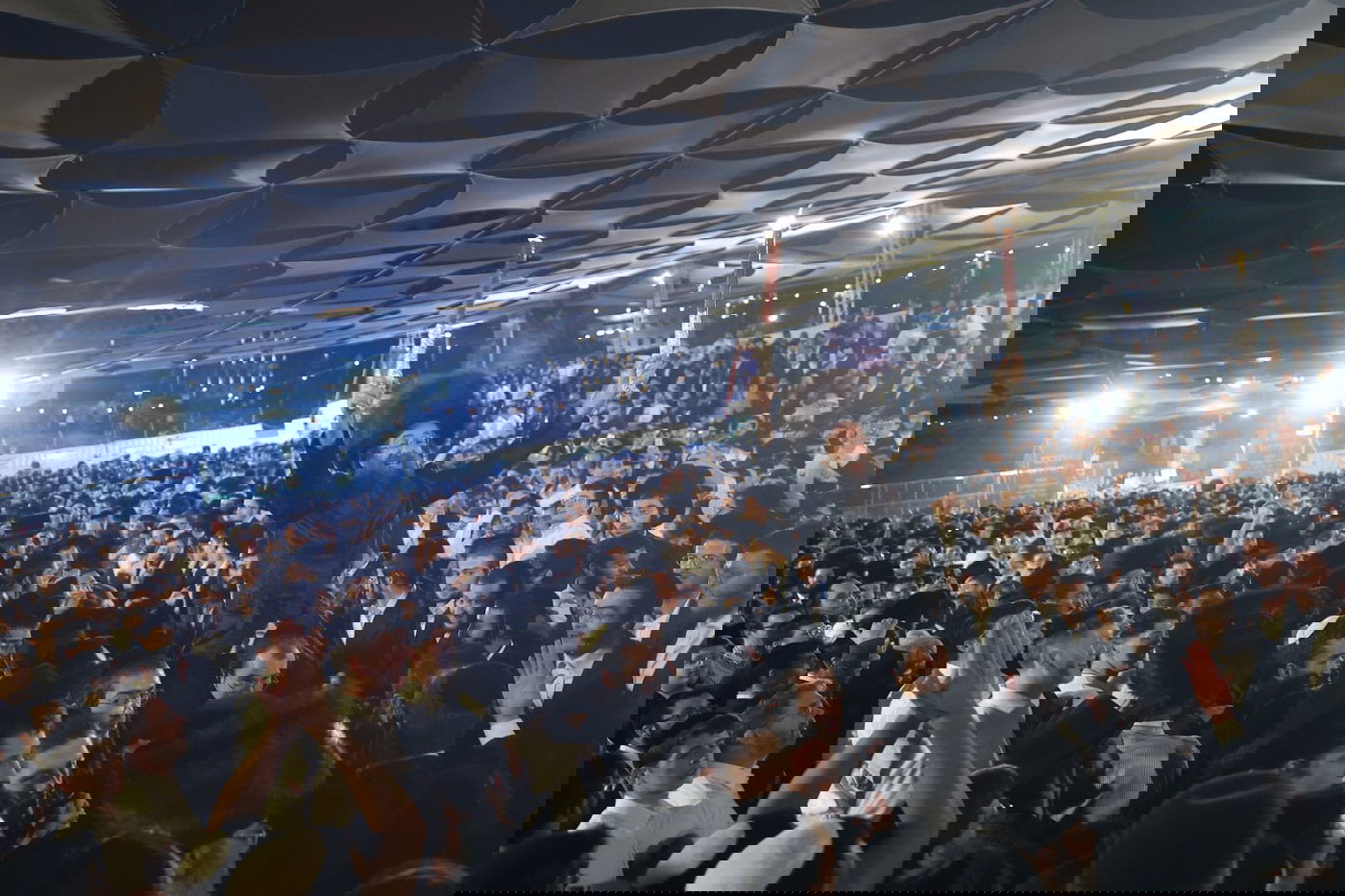 רבבות חוגגים ב'חצר ההילולא' בשמעון הצדיק