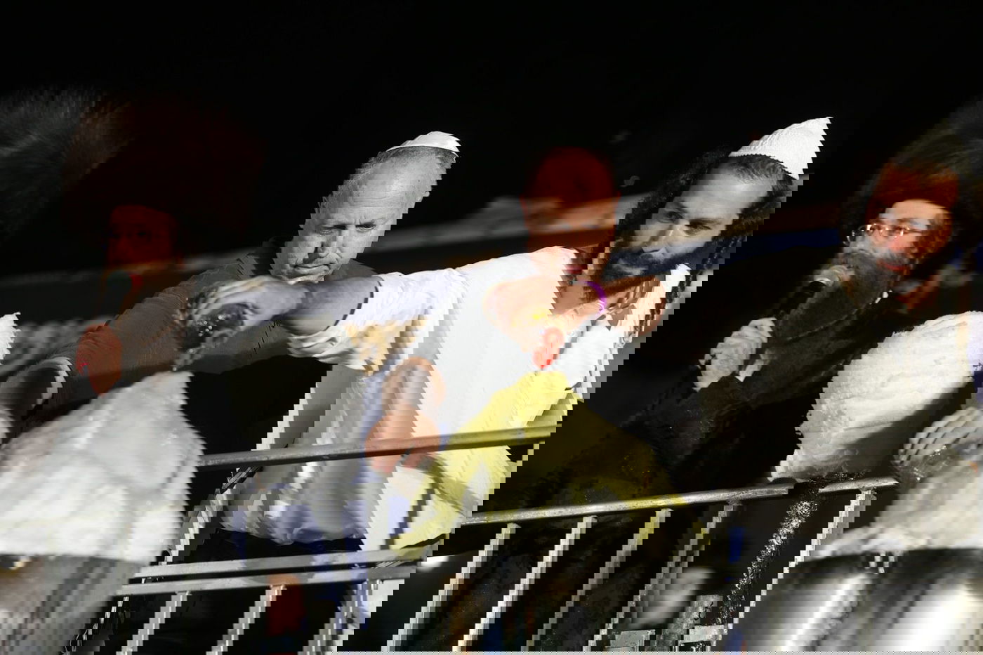 רבבות חוגגים ב'חצר ההילולא' בשמעון הצדיק