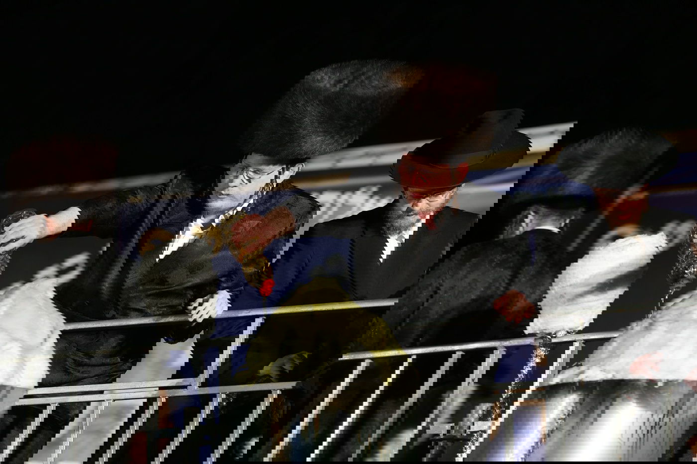 רבבות חוגגים ב'חצר ההילולא' בשמעון הצדיק