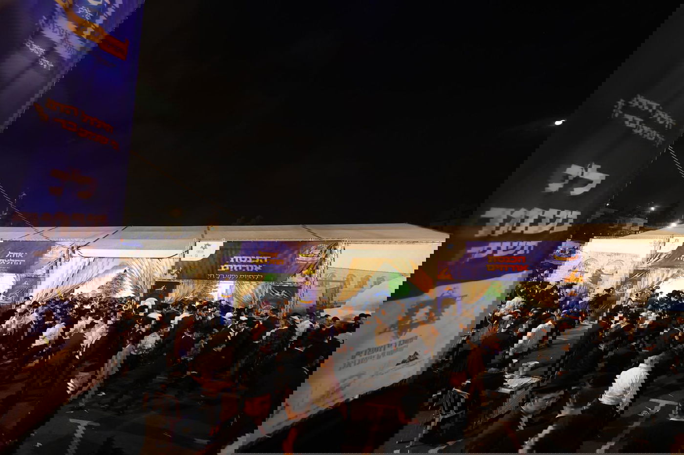 רבבות חוגגים ב'חצר ההילולא' בשמעון הצדיק