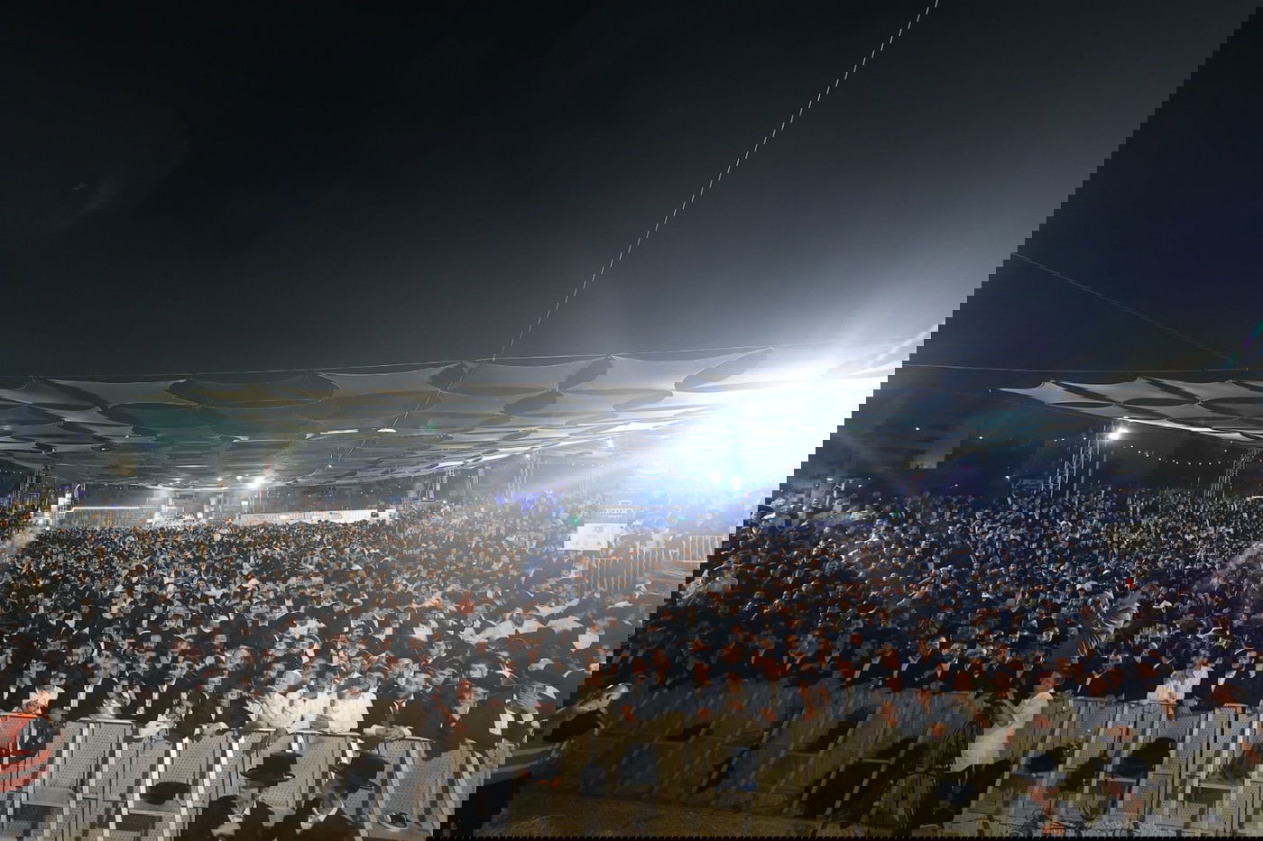 רבבות חוגגים ב'חצר ההילולא' בשמעון הצדיק