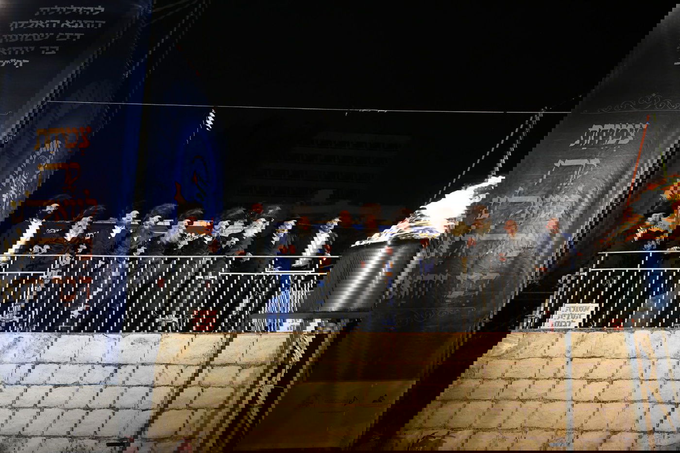 רבבות חוגגים ב'חצר ההילולא' בשמעון הצדיק