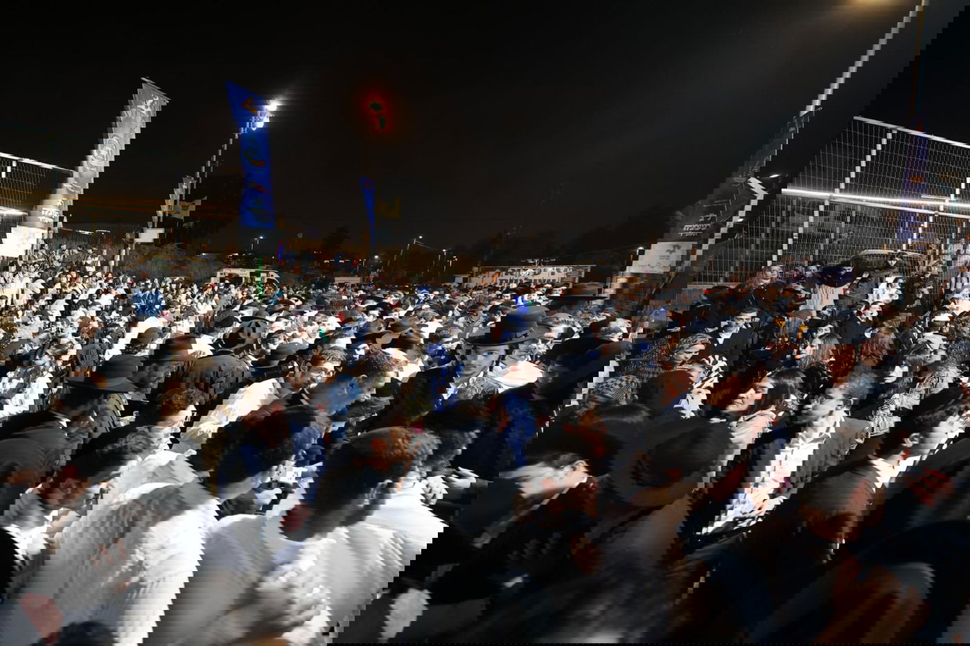 רבבות חוגגים ב'חצר ההילולא' בשמעון הצדיק