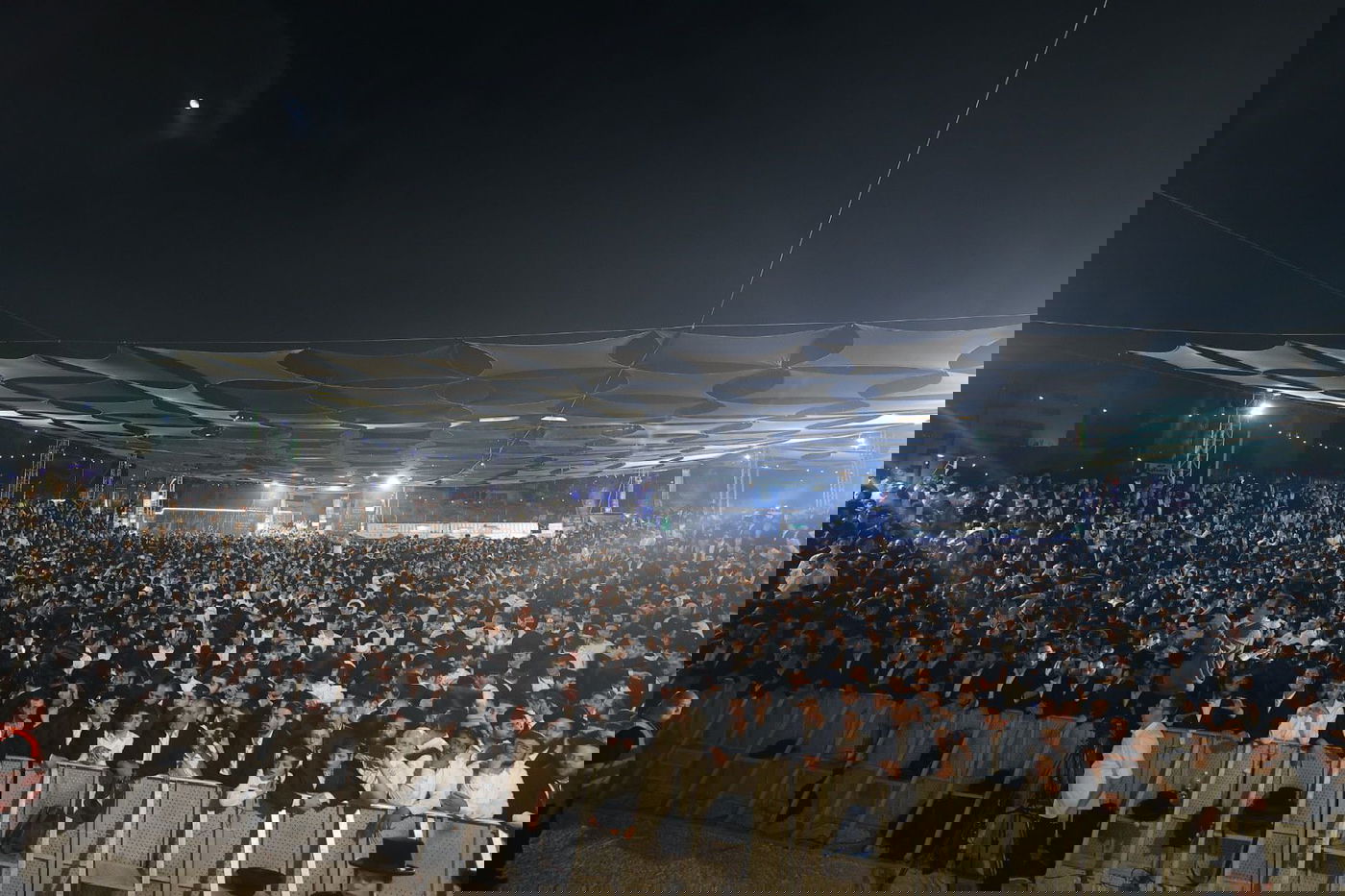 רבבות חוגגים ב'חצר ההילולא' בשמעון הצדיק