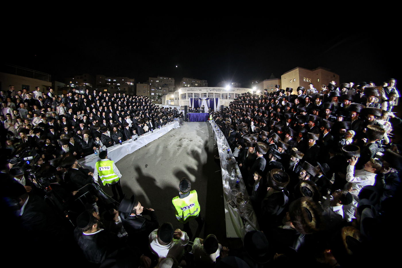 ל"ג בעומר בחצה"ק זוועהיל