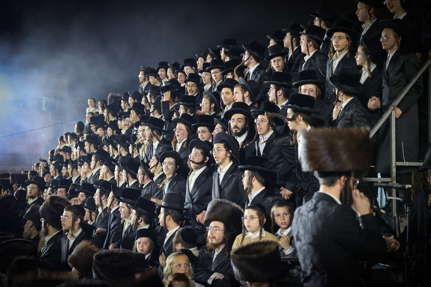 ל"ג בעומר בחצה"ק זוועהיל