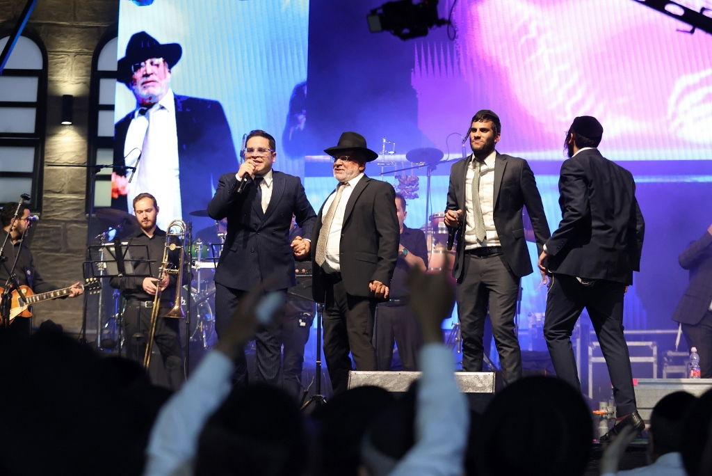 ההדלקה המרכזי בשכונת 'רמת אהרן' בב"ב