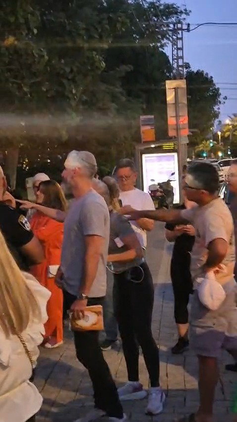 המפגינים בהדלקת קאזניץ בתל אביב