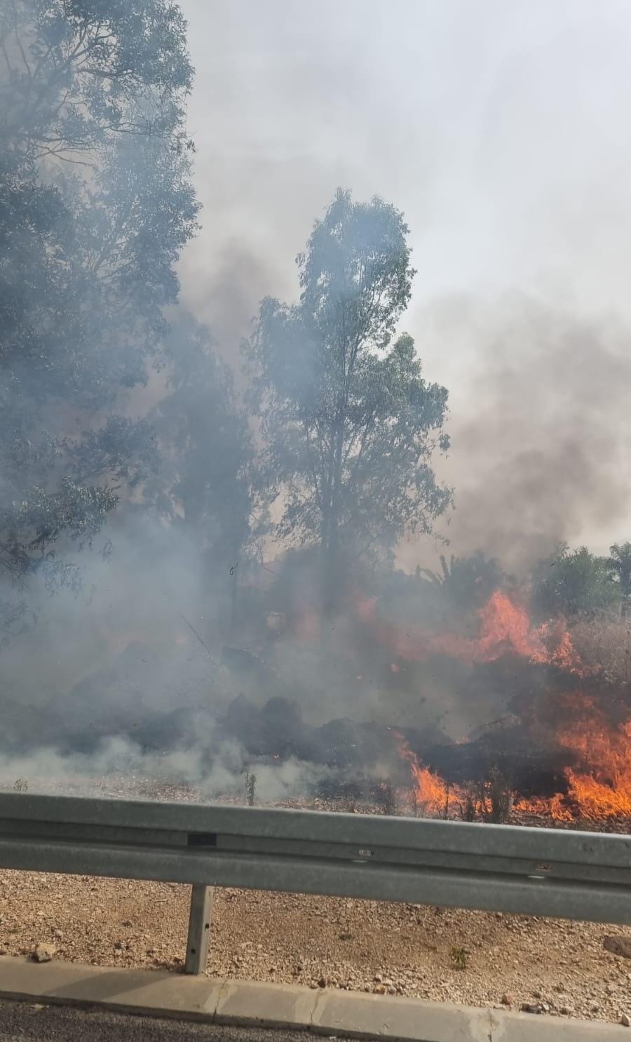 השריפות בקריית שמונה אחרי פגיעת הרקטות