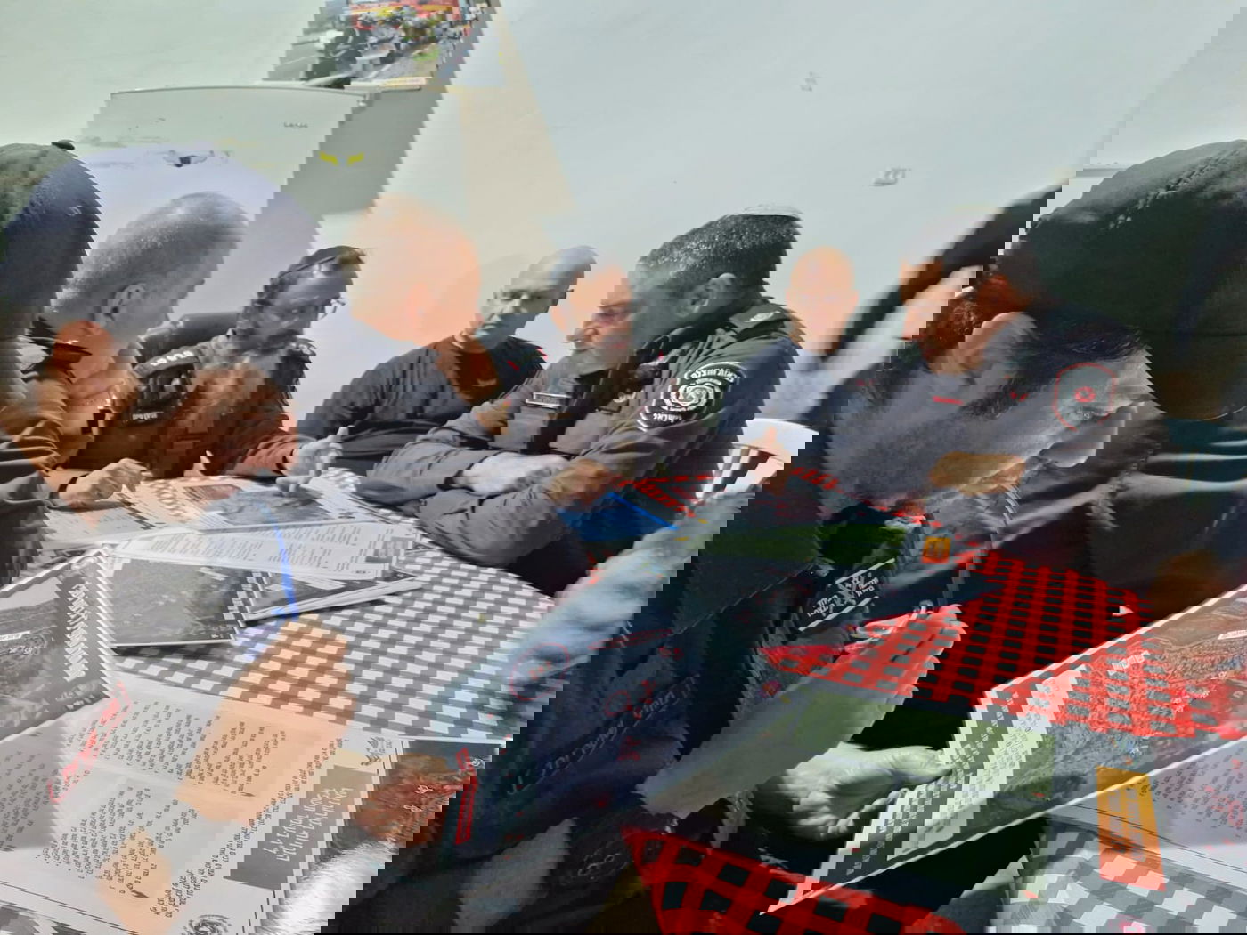 כינוס של מאות ילדים והדלקות ציבוריות; רצף מדליק של אירועי ל"ג בעומר בעמנואל