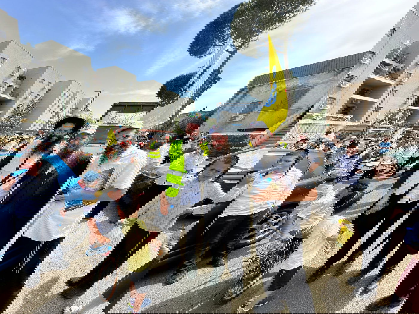 כינוס של מאות ילדים והדלקות ציבוריות; רצף מדליק של אירועי ל"ג בעומר בעמנואל