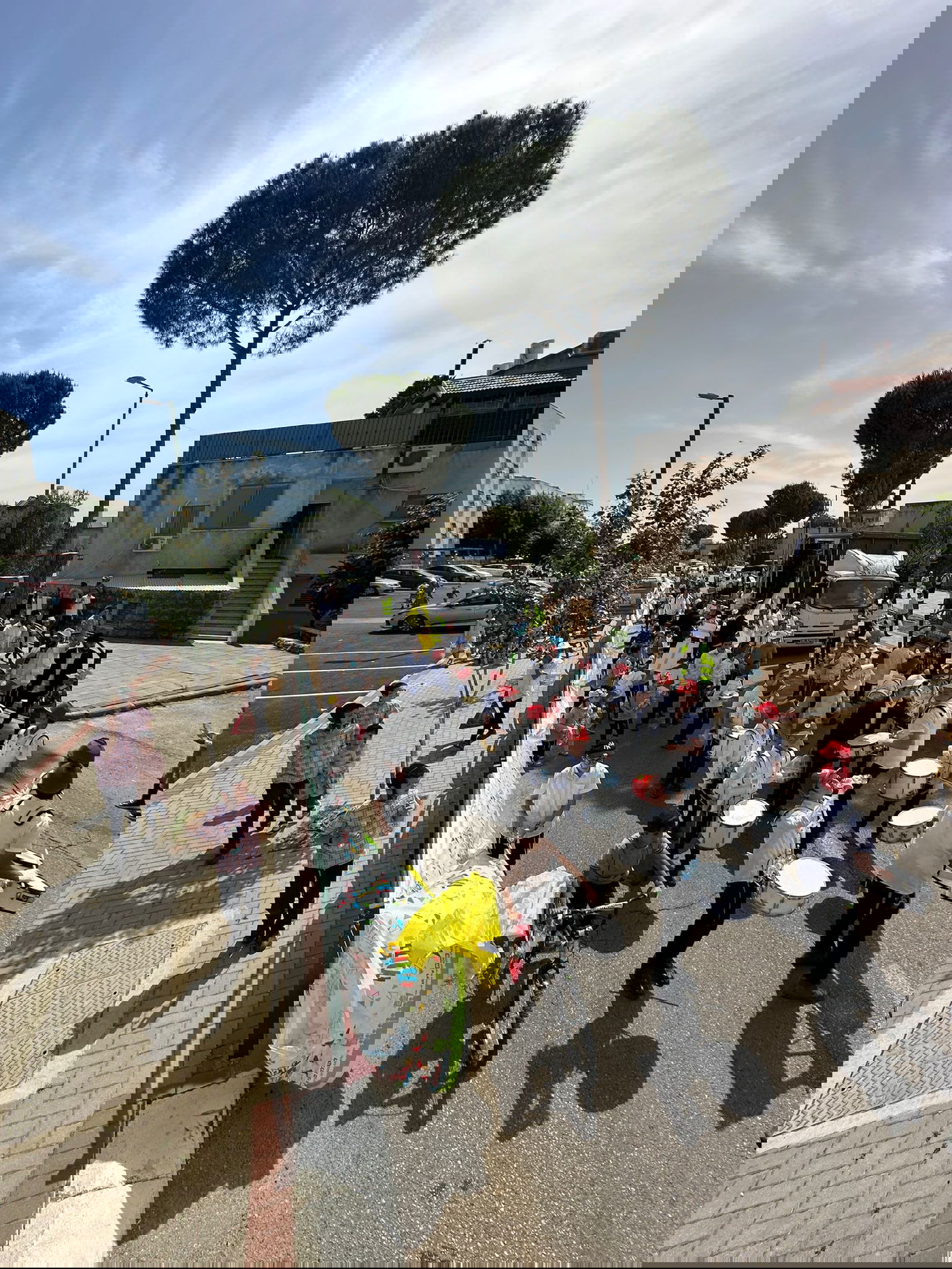 כינוס של מאות ילדים והדלקות ציבוריות; רצף מדליק של אירועי ל"ג בעומר בעמנואל