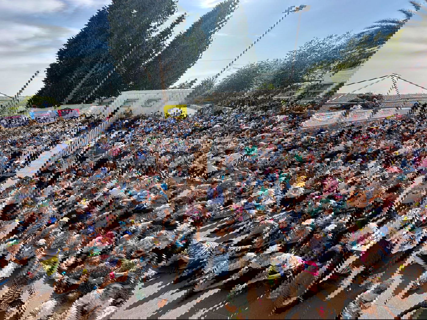 כינוס של מאות ילדים והדלקות ציבוריות; רצף מדליק של אירועי ל"ג בעומר בעמנואל