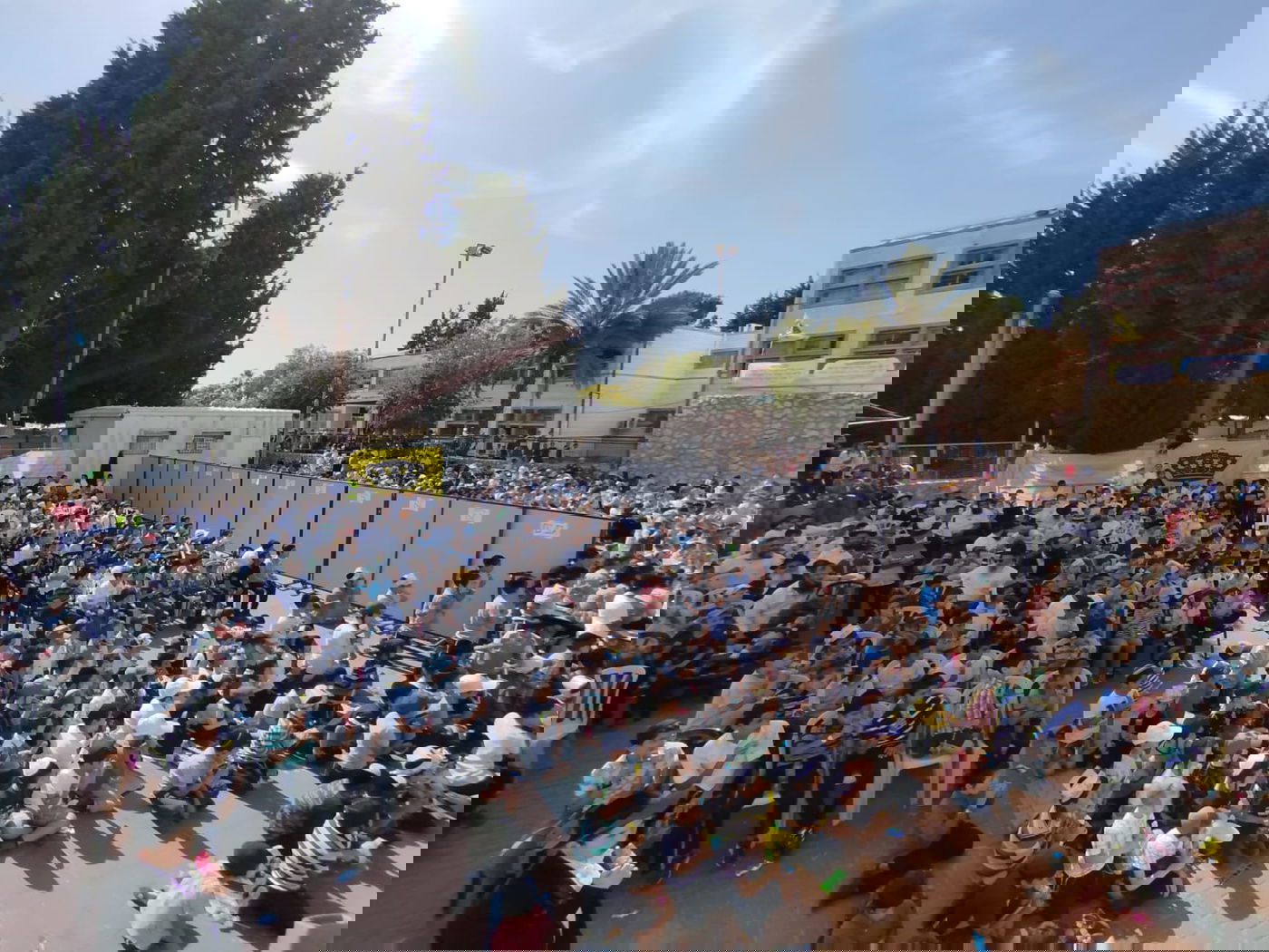 כינוס של מאות ילדים והדלקות ציבוריות; רצף מדליק של אירועי ל"ג בעומר בעמנואל