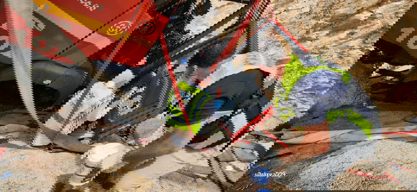 המשאית התהפכה והתרסקה בכביש; הנהג נהרג במקום וחולץ