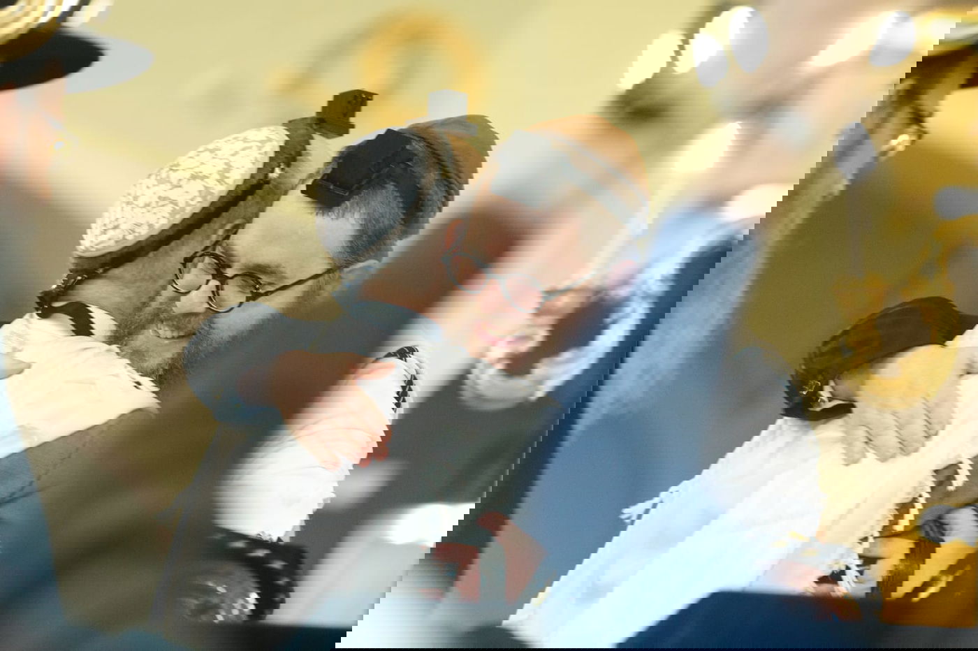 באיחור של 50 שנה: הבכיר ההונגרי חגג בר מצווה בטקס מרגש