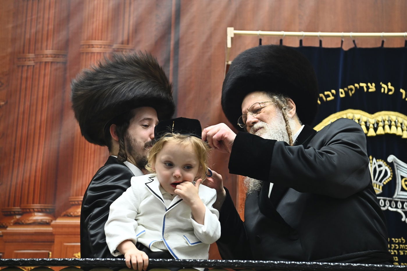 ל"ג בעומר בחצה"ק מודז'יץ