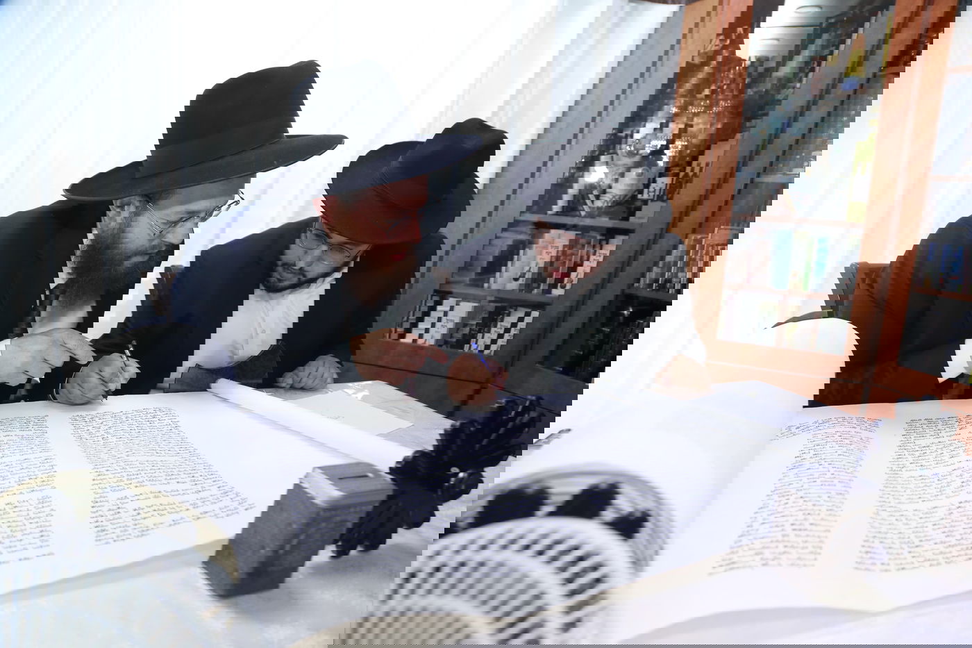 הכנסת ספר תורה בקרית הרצוג