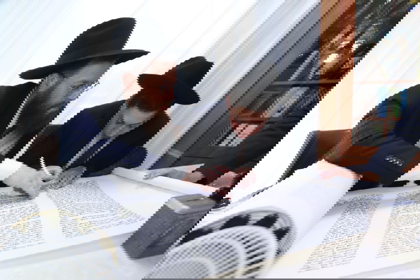 הכנסת ספר תורה בקרית הרצוג