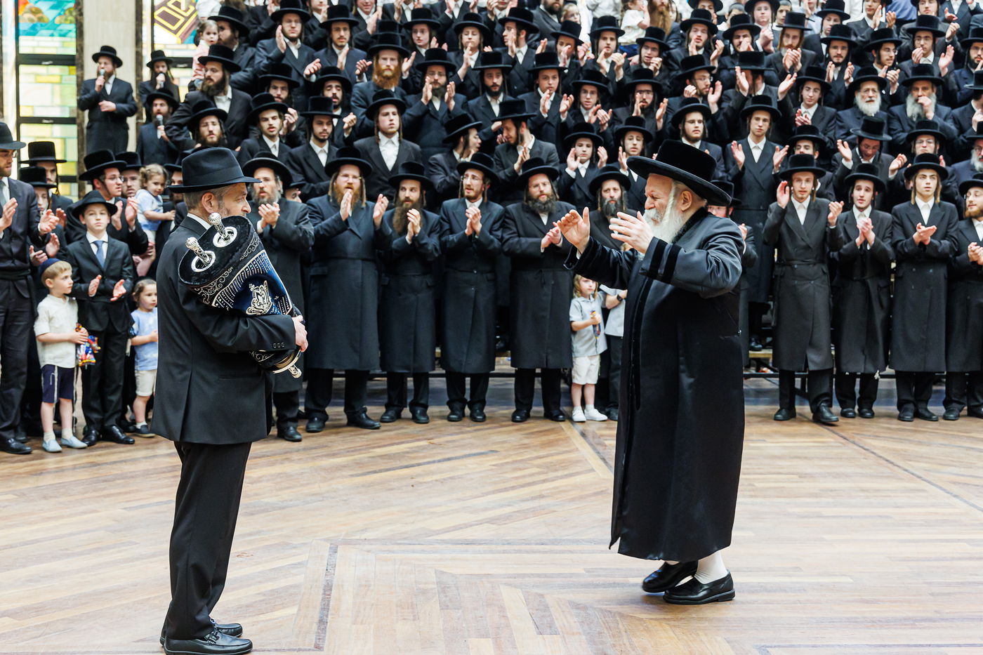 ל"ג בעומר בחצה"ק באבוב