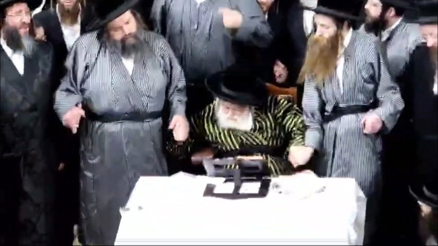 האדמו"ר מתולדות אברהם יצחק במירון