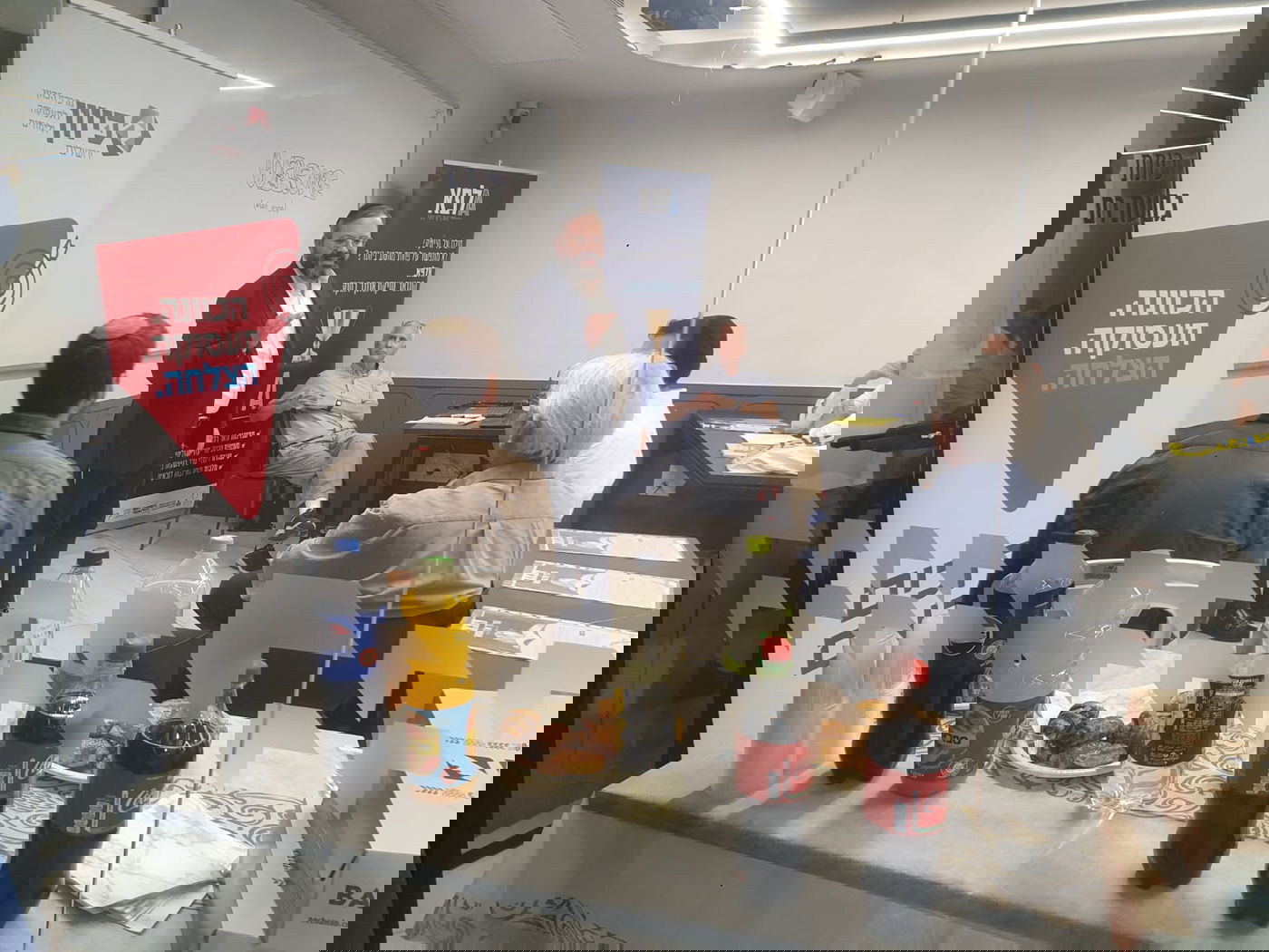 . תוכנית אלפא נועדה לשלב צעירים חרדים בהייטק ומציעה מעטפת חברתית, לימודית ומקצועית לצד התכנית מעניקה לימודי תואר ראשון של האוני' הפתוחה במדעים (B.Sc) בהדגשת מדעי המחשב