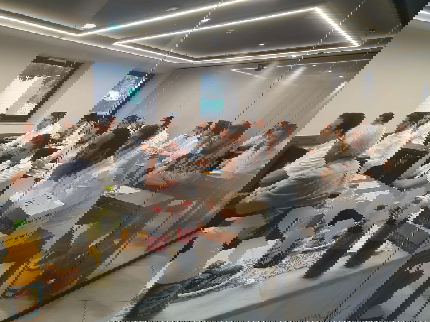 . תוכנית אלפא נועדה לשלב צעירים חרדים בהייטק ומציעה מעטפת חברתית, לימודית ומקצועית לצד התכנית מעניקה לימודי תואר ראשון של האוני' הפתוחה במדעים (B.Sc) בהדגשת מדעי המחשב