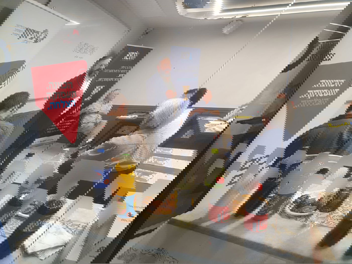 . תוכנית אלפא נועדה לשלב צעירים חרדים בהייטק ומציעה מעטפת חברתית, לימודית ומקצועית לצד התכנית מעניקה לימודי תואר ראשון של האוני' הפתוחה במדעים (B.Sc) בהדגשת מדעי המחשב