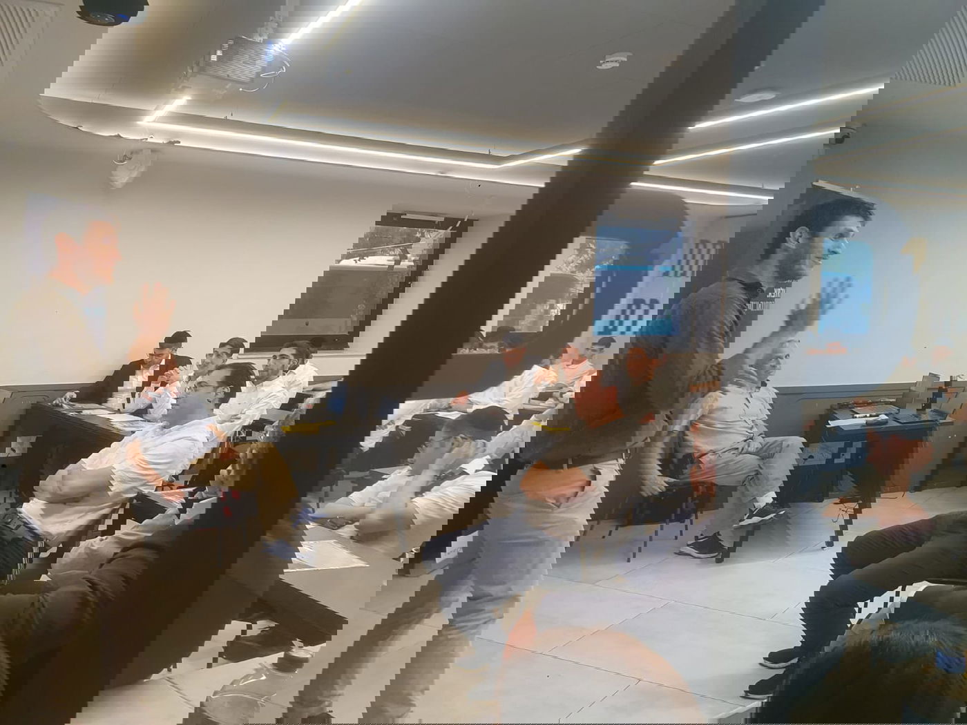 . תוכנית אלפא נועדה לשלב צעירים חרדים בהייטק ומציעה מעטפת חברתית, לימודית ומקצועית לצד התכנית מעניקה לימודי תואר ראשון של האוני' הפתוחה במדעים (B.Sc) בהדגשת מדעי המחשב