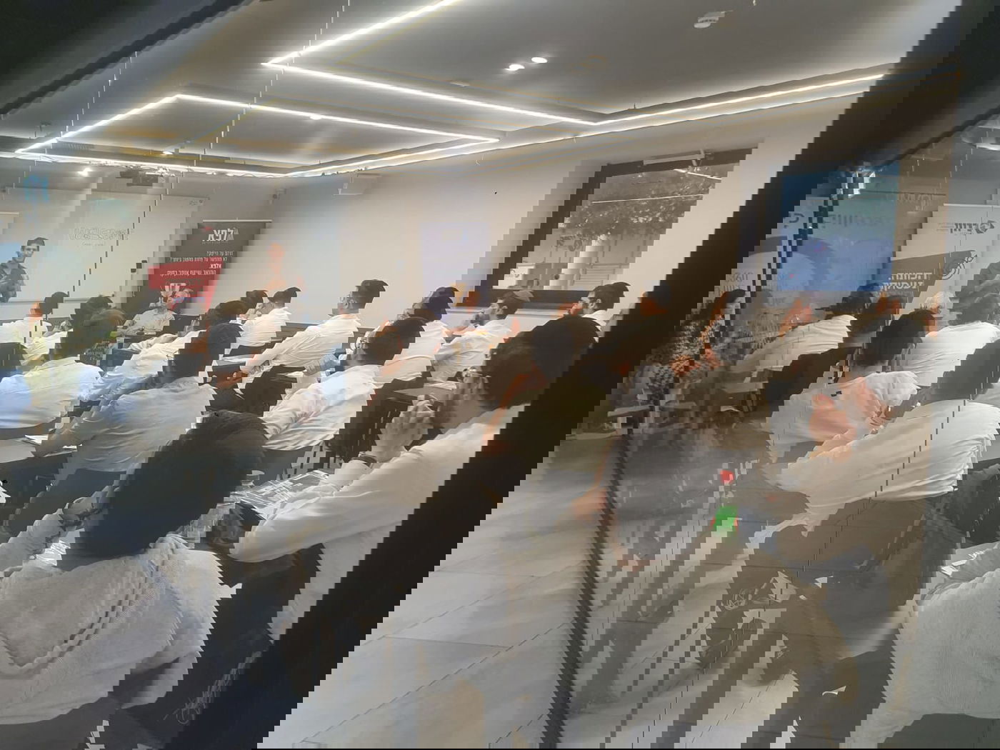 . תוכנית אלפא נועדה לשלב צעירים חרדים בהייטק ומציעה מעטפת חברתית, לימודית ומקצועית לצד התכנית מעניקה לימודי תואר ראשון של האוני' הפתוחה במדעים (B.Sc) בהדגשת מדעי המחשב